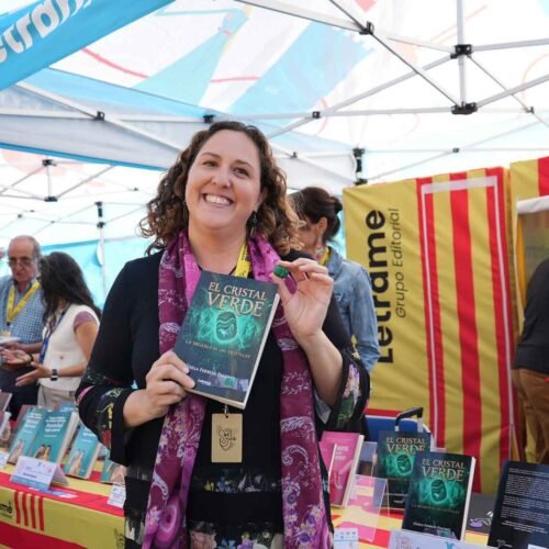 GISELA FERRÓN PALOMO CONSOLIDA SU CARRERA EN LA FANTASÍA TRAS LA NOMINACIÓN DE ‘EL CRISTAL VERDE’ A LOS PREMIOS LETRAME