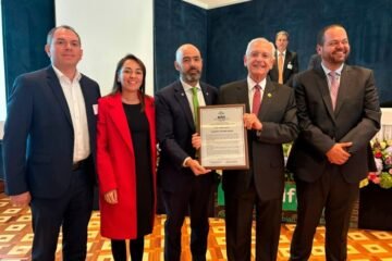 SAC otorgó Orden al Mérito Agrícola a Augusto Solano Mejía tras su salida de Asocolflores