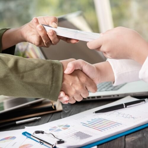 ¿Los créditos de libre inversión están derrotando a las tarjetas de crédito?