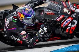 David Alonso se queda a milésimas de una victoria histórica en Moto2 tras una batalla épica en República Checa