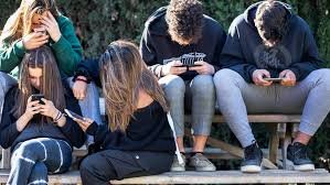 Reino Unido: Prohibición de redes sociales.