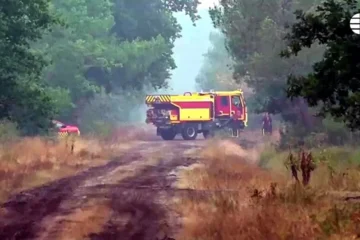 Cautelosos y vigilantes en Francia ante la mejoría de la situación del megaincendio