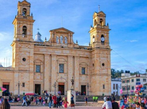 Conductor de furgón es investigado tras robo armado en joyería de Chiquinquirá; autoridades analizan posible vínculo con los responsables